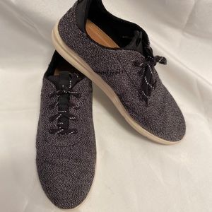 TOMS Cabrillo Black Terry Cloth Sneaker size 9.5